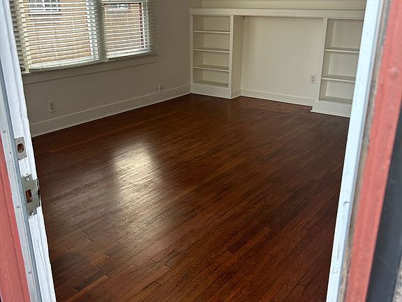 3rd image of 1130 E 5th St #1136