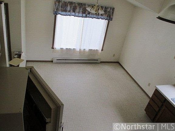 3rd image of 822 Stevens Circle S