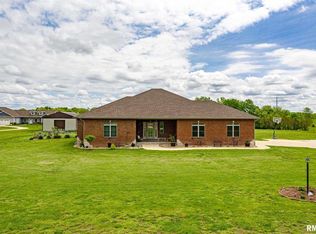 150 S California Rd, Pekin, IL 61554