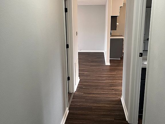 3rd image of 810 W Barnett St