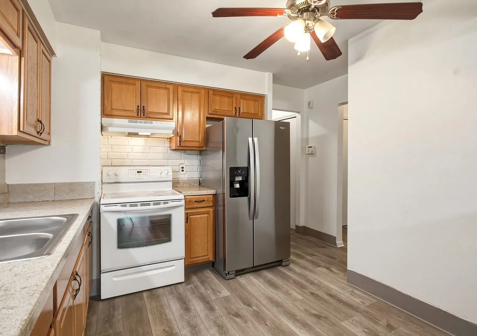 Coming Soon! Welcome to this charming 2-bedroom, 1.5-bathroom house located in Canton, MI. — Photo 4