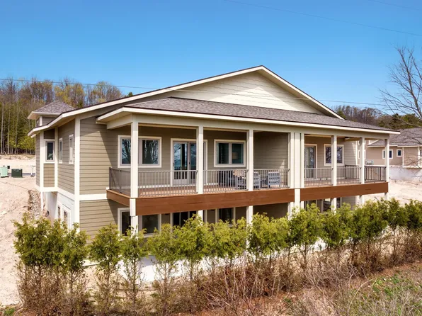 758 N Waypoint Cir, Suttons Bay, MI 49682
