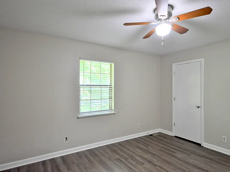 460 Martha Ln #C — Photo 22