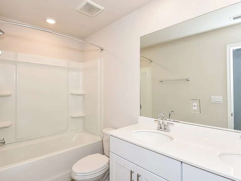 6075 Hickory Creek Ct — Photo 10
