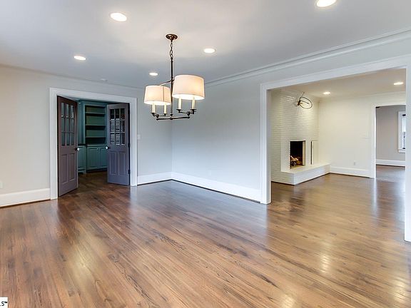 3rd image of 220 Terramont Dr
