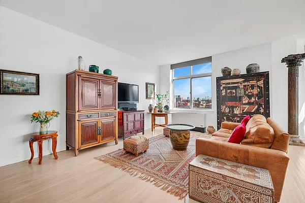 Sold by Compass | media 5