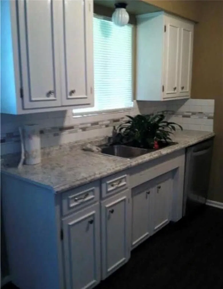 3 bed, 2.0 bath, 1120 sqft, $1,550 — Photo 3