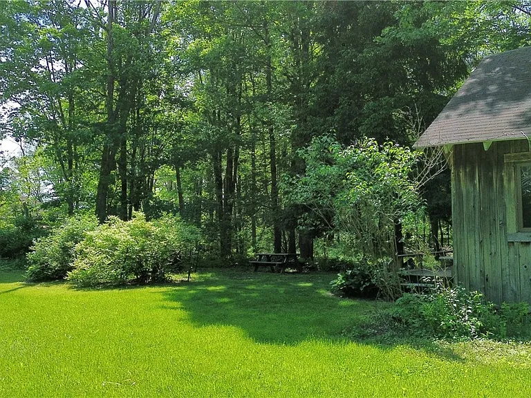 7481 Hoffman Rd — Photo 36