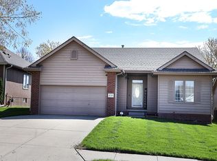 8729 S 100th St, La Vista, NE 68128