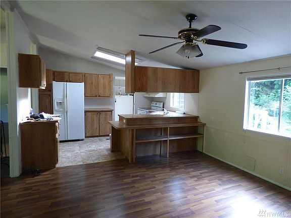 4th image of 32204 83rd Dr NW