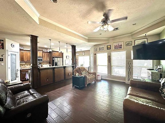 5th image of 501 W F Ave