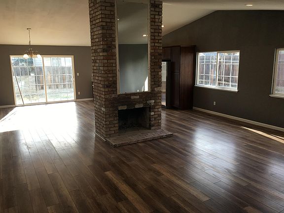 Livingroom/ Dining area