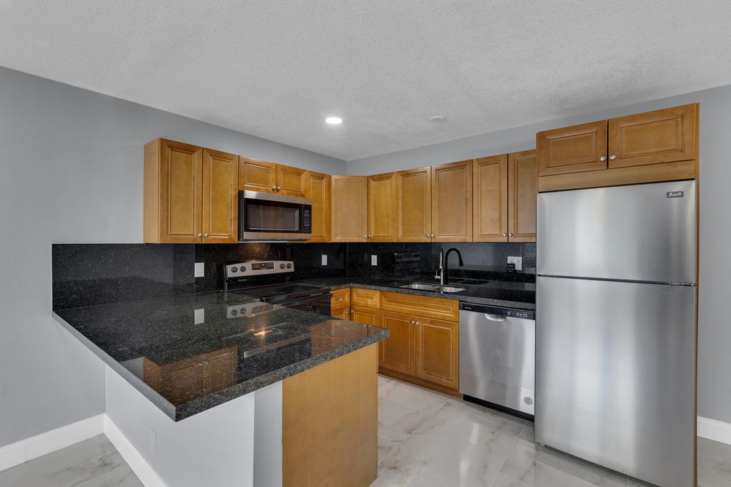 802 SW 10th St #802, photo 4