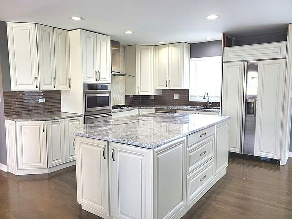 5th image of 1325 Fortune Bay Ct