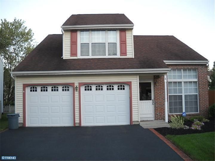 1st image of 8 Tudor Dr