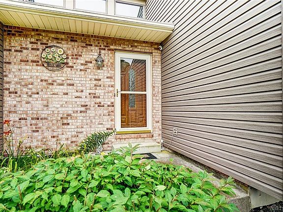5th image of 1810 Creekwood Dr