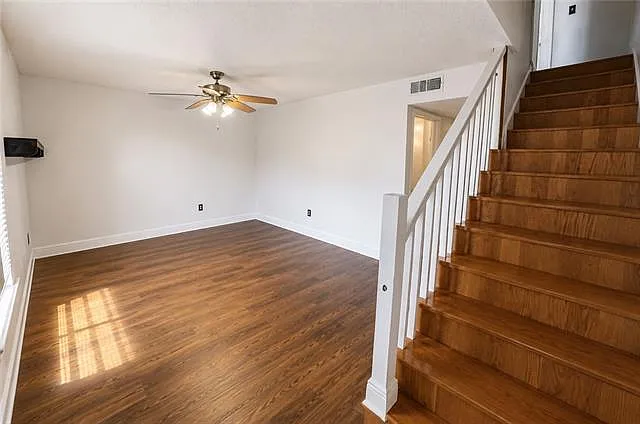 2 bed, 1.5 bath, 1125 sqft, $1,300 — Photo 2