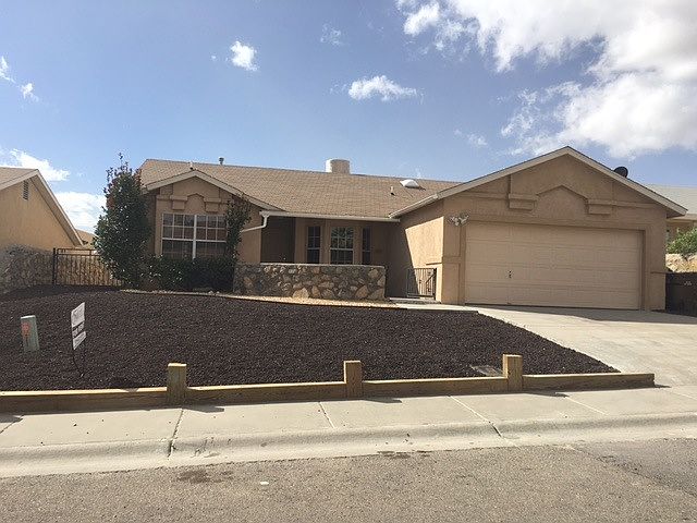 Front of Home/Courtyard