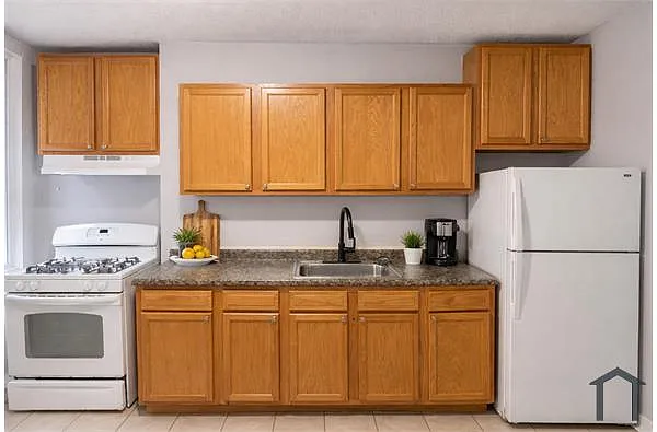 Building Photo - 2572 McCulloh St #3