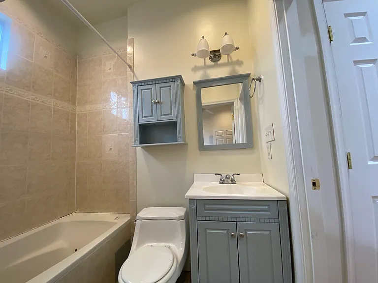 1122 K St NE — Photo 20