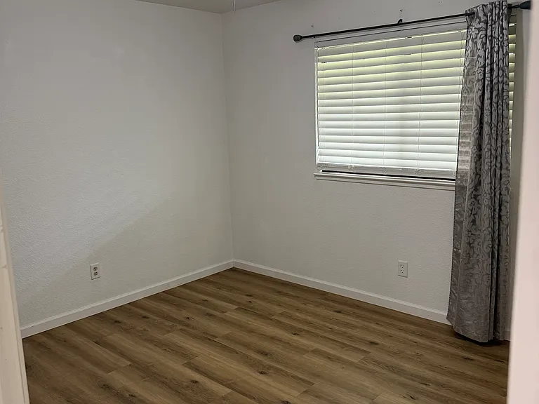 1636 Montclair Dr — Photo 16