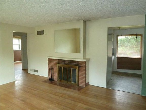 2nd image of 2448 Veldee Ave