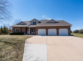 511 Chateau Ct, Cedar Falls, IA 50613