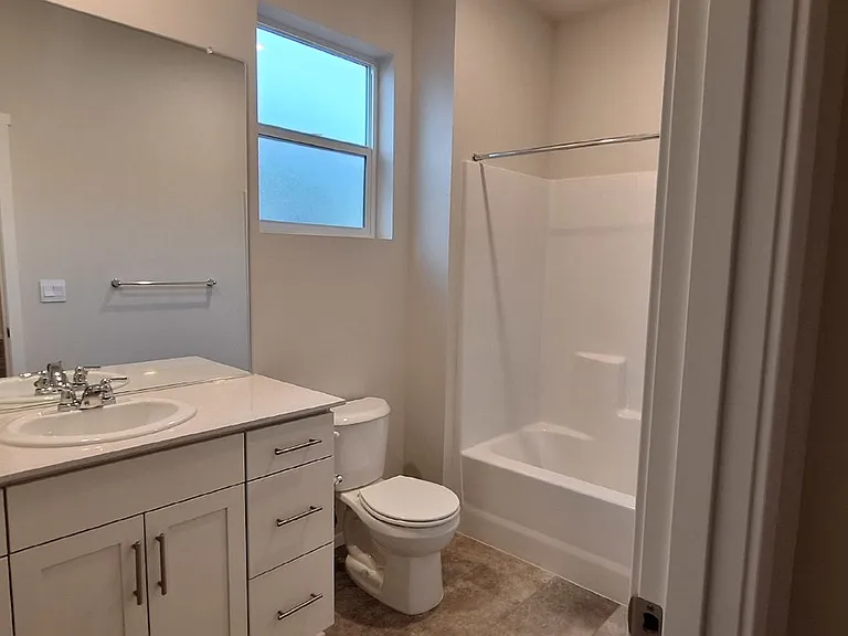 1454 NE Boxcar Dr — Photo 8