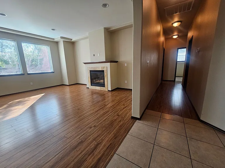 2606 N Columbia St — Photo 12