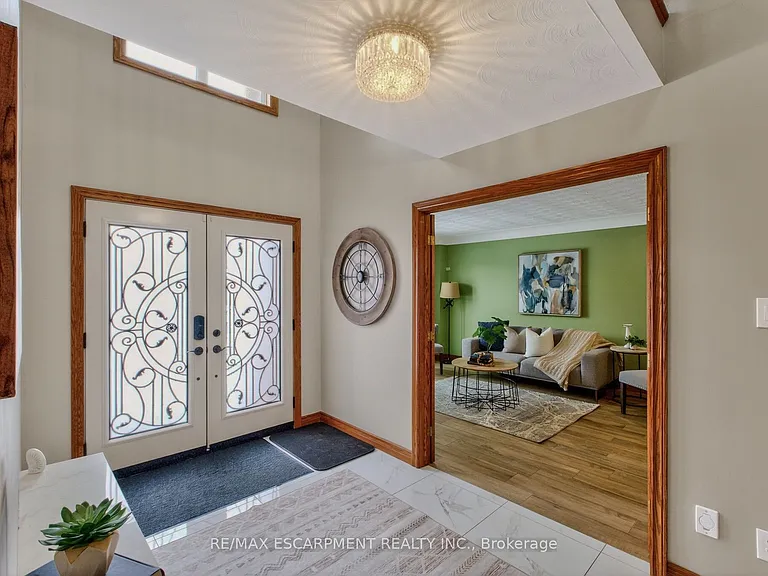 41 Candor Cres — Photo 9