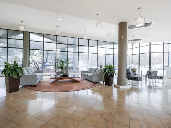 250 Hammond Pond Pkwy APT 714S, Newton, MA 02467