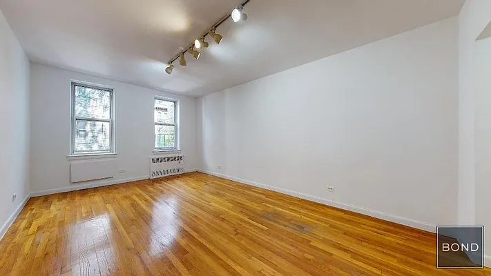 Rented by Bond New York | media 7