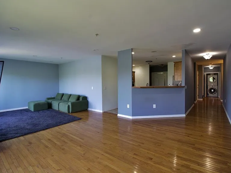 340 The Promenade — Photo 20