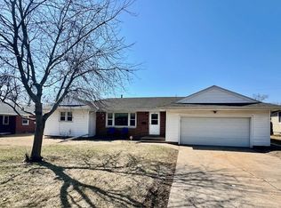 4617 N Woodview Ave, Peoria, IL 61614
