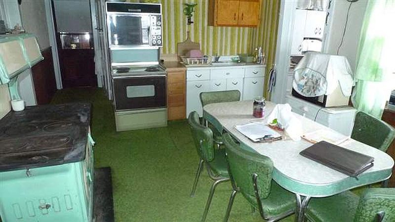 4th image of 611 CENTER Road