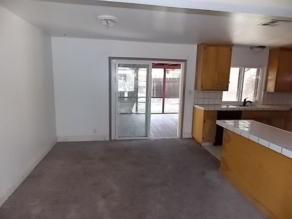 3rd image of 2711 Jasmine Ave