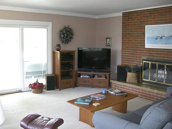 5th image of 136 E Princess Dr