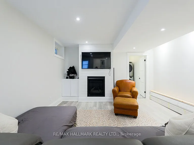 35 Dingwall Ave — Photo 31