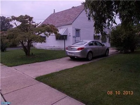 607 W Madison Ave, Magnolia, NJ 08049