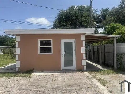 1040 NW 140th St — Photo 1