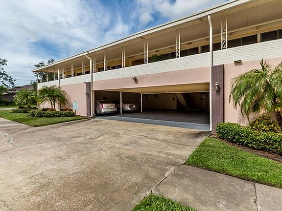 3rd image of 300 Venetian Dr APT 8