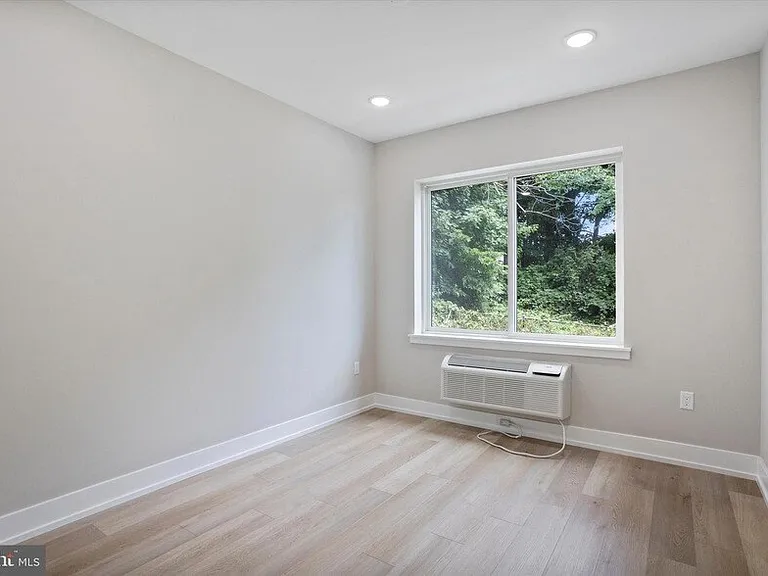 402 E Walnut Ln #3A — Photo 11
