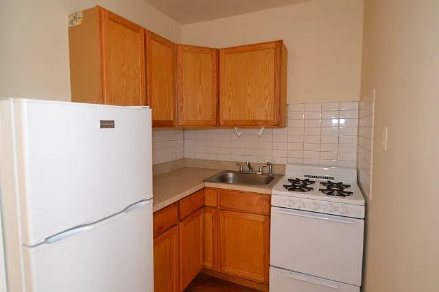 3121 N Hamlin Ave #I2 — Photo 2