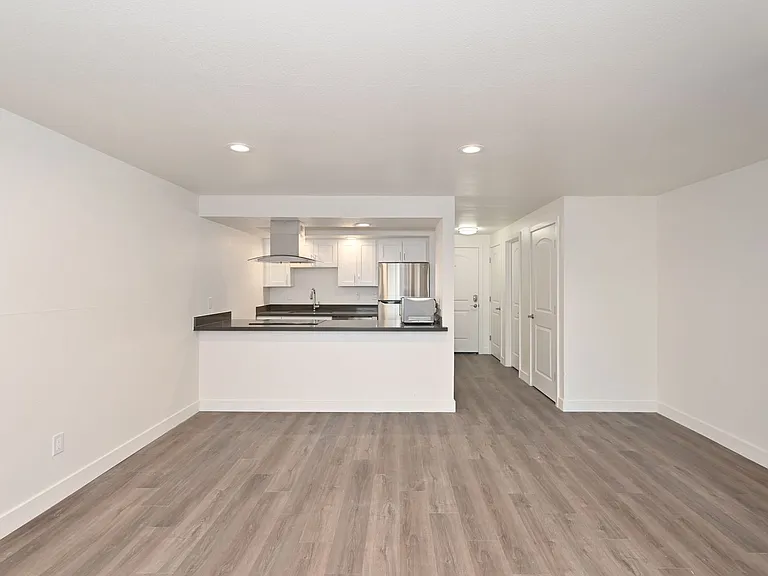 Maple Leaf Residences — Photo 3