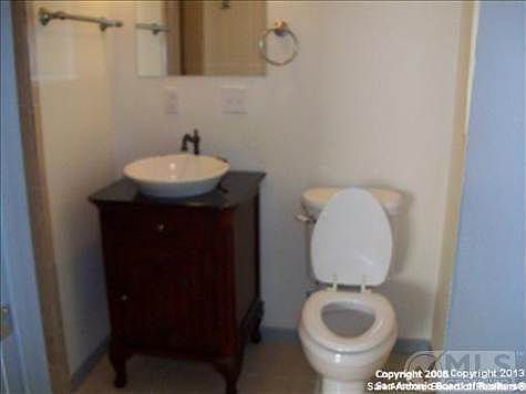 3rd image of 410 Redcliff Dr