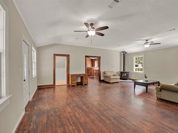 4th image of 2693 Fairview Dr