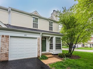 11 E Shag Bark Ln, Streamwood, IL 60107