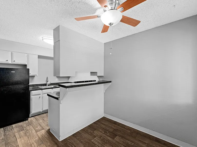 The Wesley Apartments — Photo 8