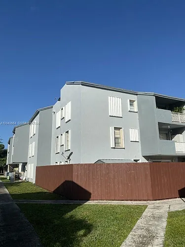 1725 W 60th St #F202 Photo 1