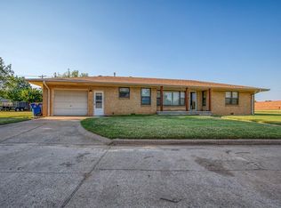 620 S Main St, Hennessey, OK 73742